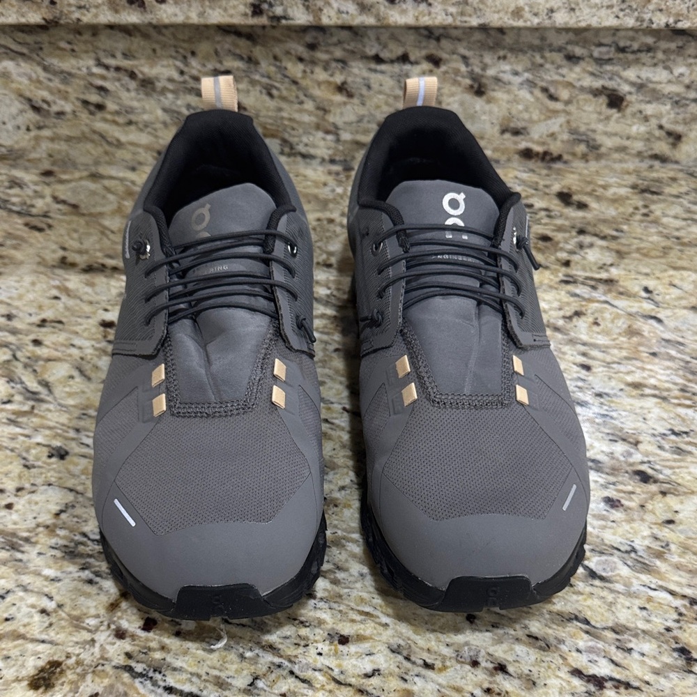 On Cloud 5 waterproof sneakers